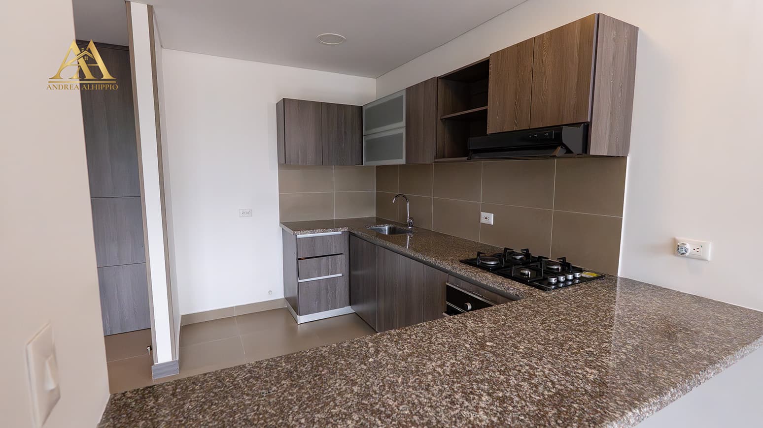 Cocina integral tipo americana del apartamento en Vilanova